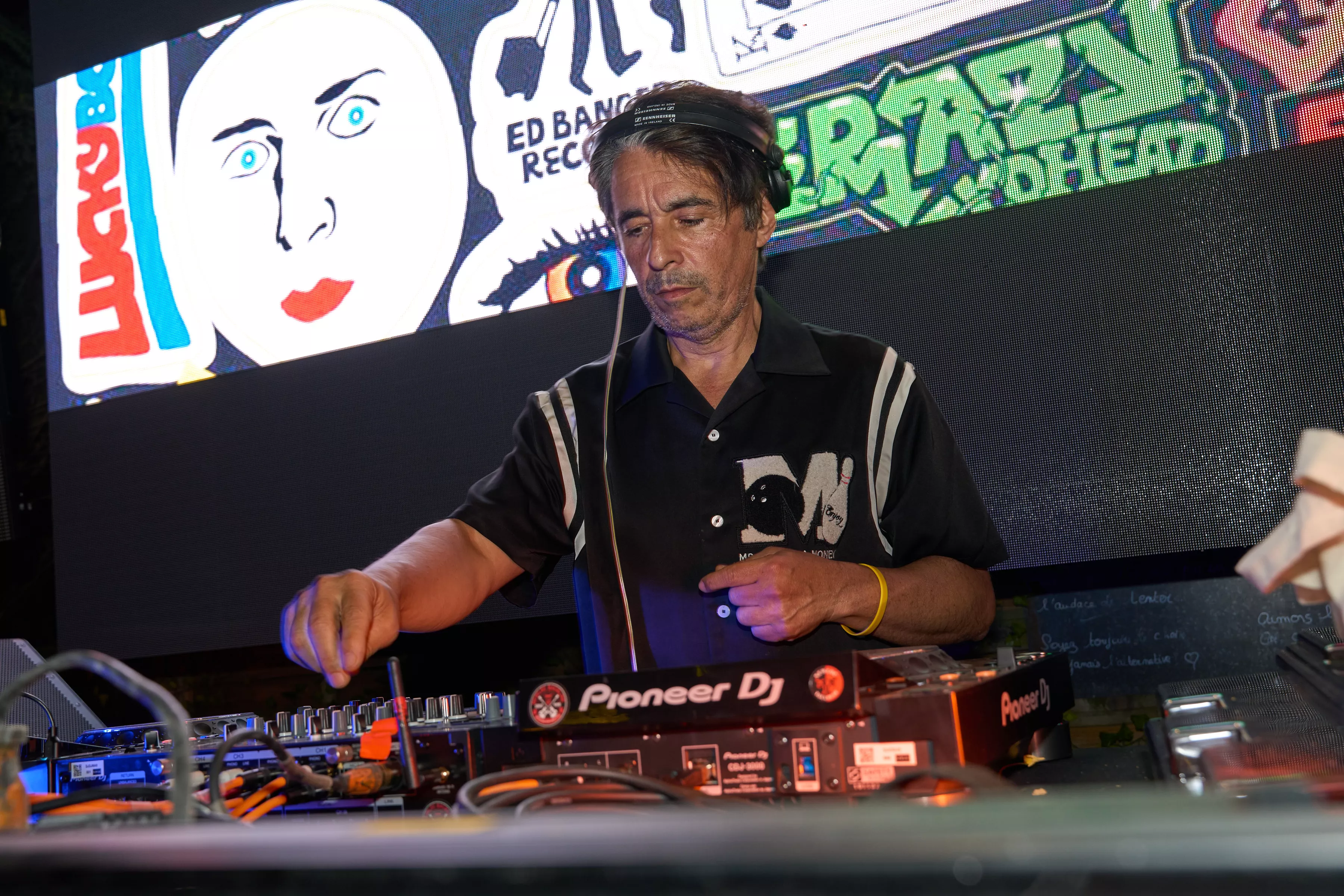 Booking ARIEL WIZMAN
